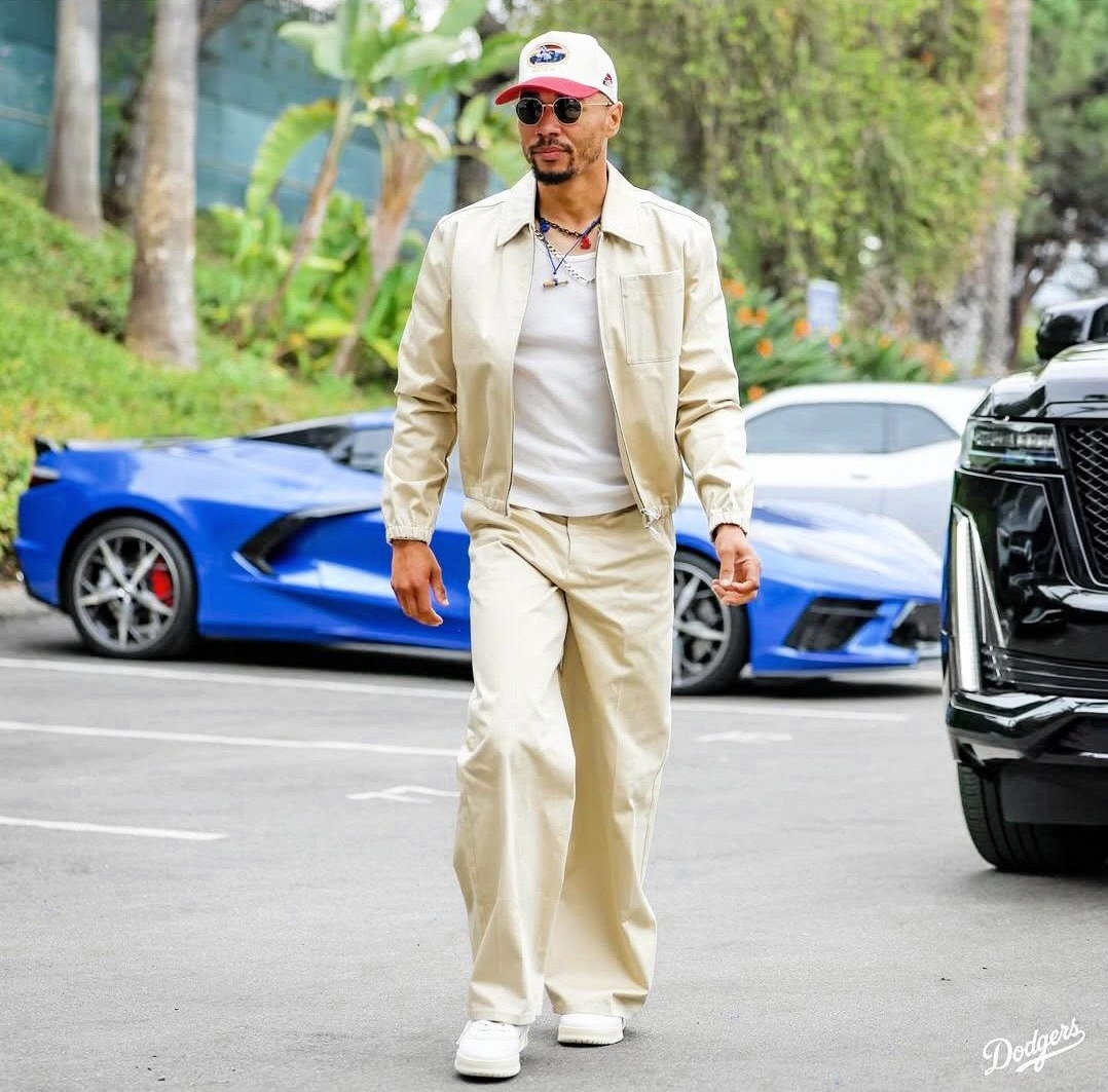 妻のオールヌード　フリーマン 3 ドジャース ベッツの出勤姿がめちゃオシャレ！フリーマンはジーンズスタイル 大谷翔平はデコピンと ＭＶＰトリオそろう - ライブドアニュース