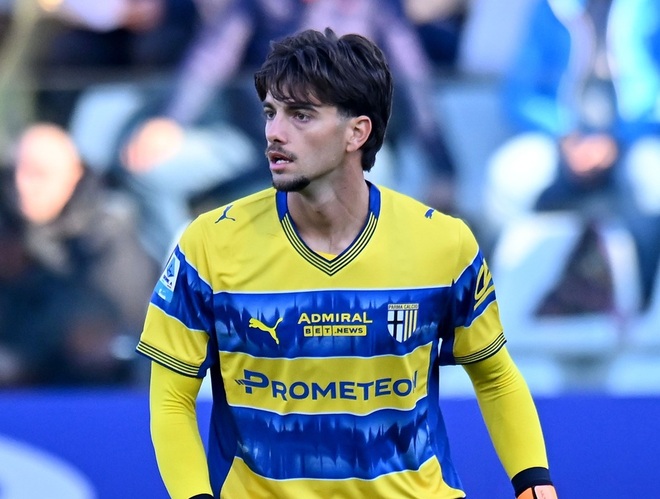 鈴木不在の間、ゴールマウスを守っているコルビ。(C)Getty Images