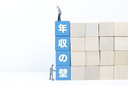 ��ǯ��120���ߡפΥ�ー�ȼ��ؤ���160���ߤޤǲԤ�������סɤȴ��㤤�������ǯ�����ɤϡ�103���ߤ�������夲��줿�פϤ�����ʤ���Ǥ���!? �ճ����Τ�ʤ�����Ȥ���ɤ����