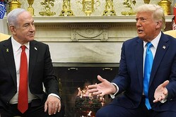 米ホワイトハウスで2025年2月4日、会談したトランプ大統領（右）とイスラエルのネタニヤフ首相=AP