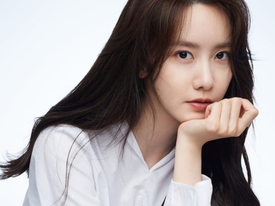 画像 少女時代ユナ 白シャツ デニムでここまで可愛い トップ女優の貫禄まで Photo 1 2 ライブドアニュース