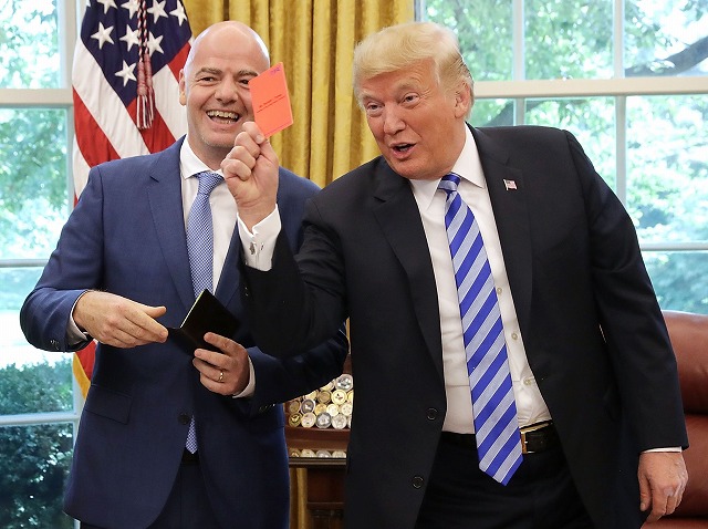 北中米W杯で時に選手以上に注目を集めたインファンティーノ会長とトランプ大統領(右)。(C)Getty Images