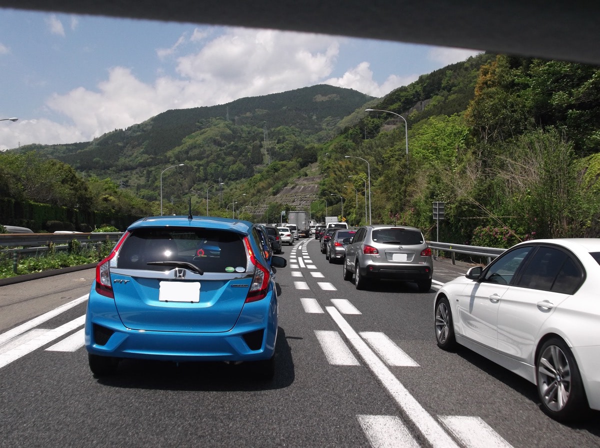 高速道路の落下物、「落とし主」がわからないケースが多数…取り締まりは何件?