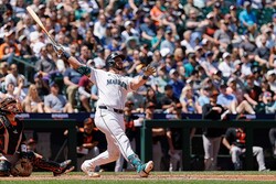 SEATTLE, WASHINGTON - JUNE 05: Cal Raleigh #29 of the Seattle Mariners holds the bat over his head after hitting a two-run home run during the fifth inning against the Baltimore Orioles at T-Mobile Park on June 05, 2025 in Seattle, Washington. (Photo by Alika Jenner/Getty Images)