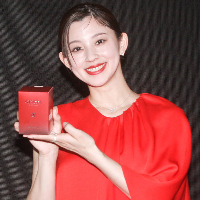 
          朝比奈彩、眉メイク苦手な方へ熱弁！“まじで名品”アイブロウペンシル「試してほしい！」
        