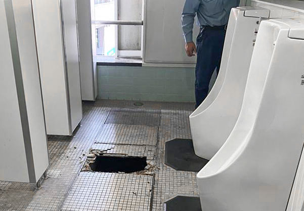 高松の駅構内でトイレの床に穴、67歳乗客が転落 両膝に7日間の打撲と擦り傷