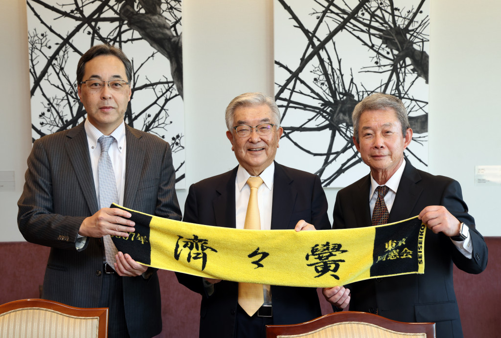 左から日本経済新聞社上級論説委員・坂本英二、KKRジャパン会長・斉藤惇、元アップル米国本社日本代表・堀昭一