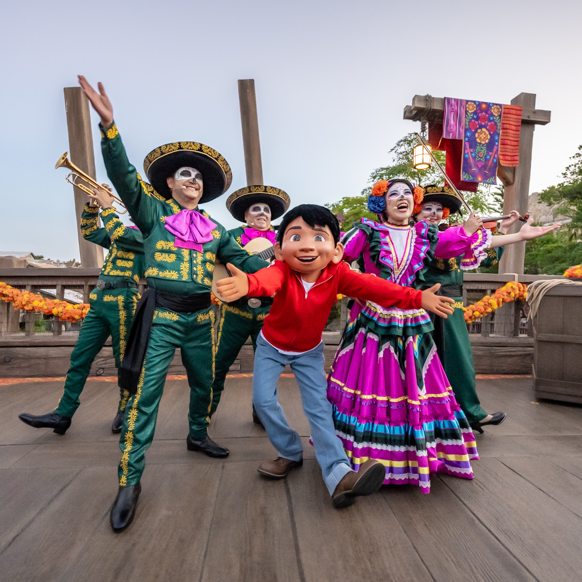 ミゲルが登場することも!東京ディズニーシー“ディズニー・ハロウィーン2025”ディア・デ・ロス・ムエルトス
