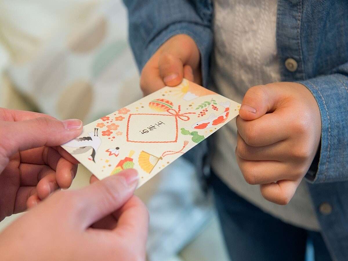 2歳児へのお年玉 相場はいくら 親戚同士で額をきめる お年玉マナ も解説 ママリ Peachy ライブドアニュース