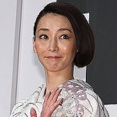 極主夫道 で元 極妻を演じている稲森いずみ 振り切ったキャラに反響 ライブドアニュース