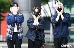 Photo Cravity ジョンモ アレン ミンヒ ラジオに出演するため放送局へ ライブドアニュース