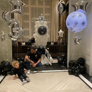 ©�ҥ��ɥ˥������3�Ф���������ˤ��ɥ쥤���ʲ����ϡ�champagnepapi��2020ǯ10��11����Instagram��Young Stunna.�ס٤Υ����꡼�󥷥�åȡ�