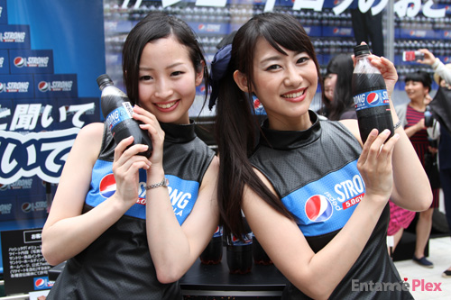 ジュード・ロウが“最強炭酸”ペプシをオゴる!? 美人揃いのペプシガールがサンプリング実施中！ - ライブドアニュース