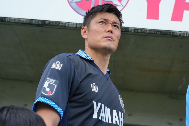 川島が元フランス代表レジェンドとの２ショットを公開した。(C)SOCCER DIGEST