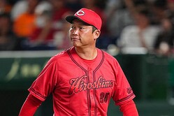 広島・新井貴浩監督【写真：イワモトアキト】