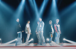 iKON�������ȥ�ʡ�U��MV�����İ��Ҹ��Υ���Хå��ǥѥ�ե�ʥѥե����ޥ󥹤���Ϫ