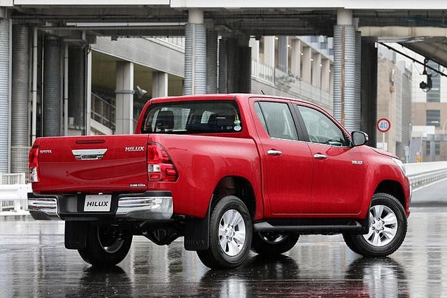 横転しそうな道も余裕 復活のトヨタ ハイラックスに同乗試乗 ライブドアニュース