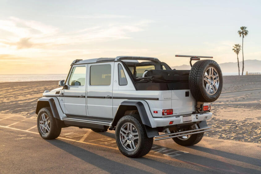 ベントレーもロールス・ロイスも「そこのけ」状態! マイバッハが手がけた「G650ランドレー」の圧倒的な存在感