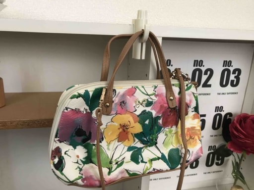 毎日使うバッグの置き場は 100均グッズですっきり使いやすく解決 ライブドアニュース