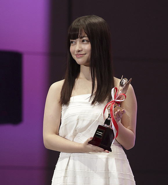 橋本環奈 佐藤寛太 が語る ヘアケアのこだわりって 次に挑戦したい髪型は Peachy ライブドアニュース