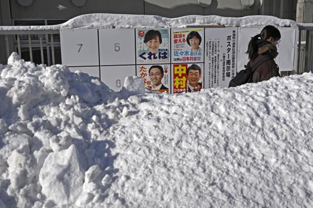 寒さと大雪「街頭演説できない」北海道、ポスターも大幅減少