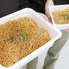 通常の7 3倍という圧倒的ボリュームで1人では調理すら困難な ペヤング 超超超超超超大盛やきそばペタマックス 試食レビュー ライブドアニュース 通常の7 3倍という圧倒的ボリュームで1人では調理すら困難な ペヤング 超超超超超超大盛やきそばペタマックス 試食レビュー ライブドアニュース