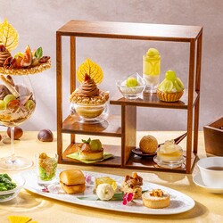 ストリングスホテル東京インターコンチネンタルから、シャインマスカットと栗の中華アフタヌーンティー。1日10食限定のパフェも