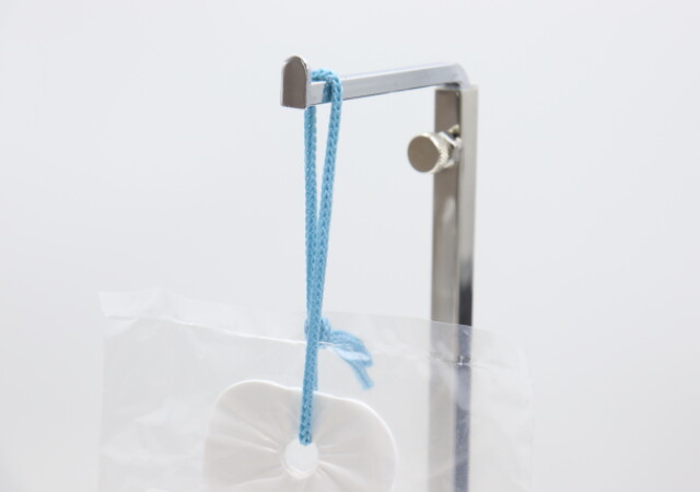  100均で今飛ぶように売れてる！「欲しい時にパッと取り出せて最強♡」「吊るして賢く保管」 