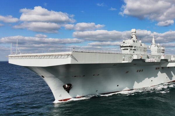 中国の最新強襲揚陸艦「四川」（画像：中華人民共和国国防部）。