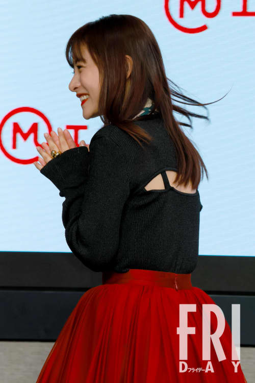 「エムット」の新テレビCM発表会に登場した石原さとみ