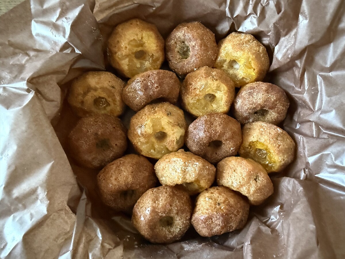 【編集者の愛用おもたせ】赤羽駅限定！ もっちり一口サイズの「焼クグロフ」／モロゾフ