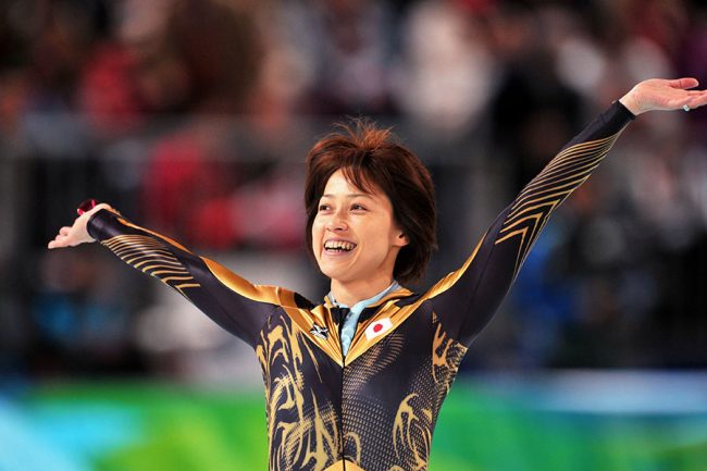 2010年バンクーバー五輪に出場した岡崎朋美さん【写真：築田純/アフロスポーツ】