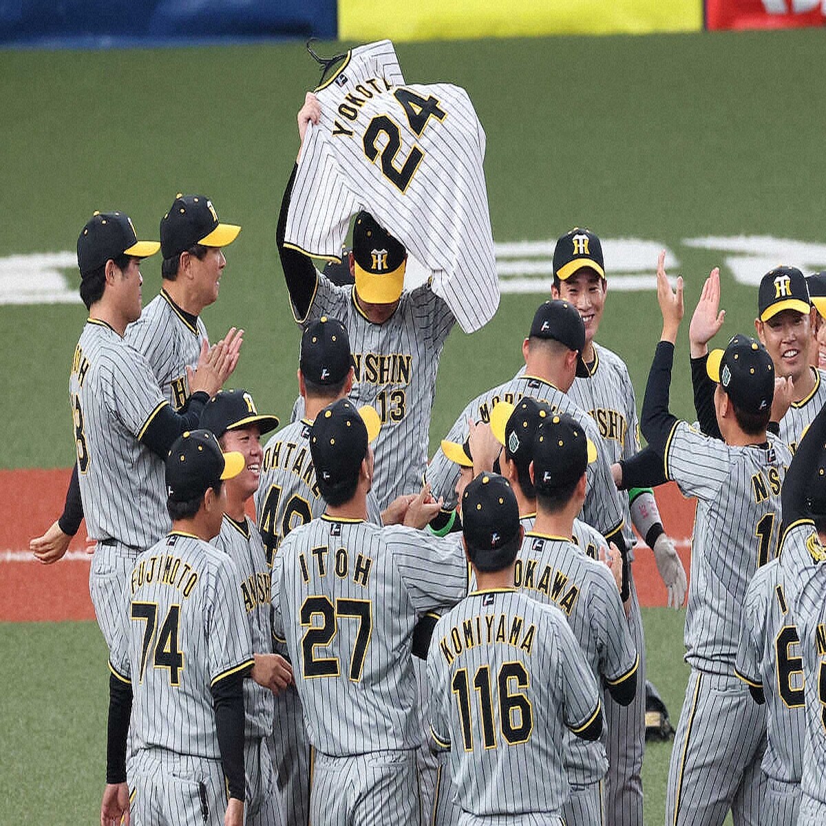 阪神が日本一に、横田慎太郎さんユニホームを抱く梅野隆太郎にネット