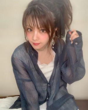 GRLでコーディネートした田中れいな(画像は『田中れいな 2020年8月29日付Instagram「#ファッション」』のスクリーンショット)