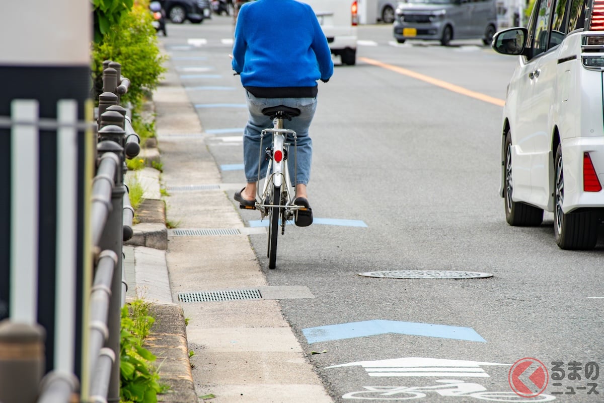 戸惑いの声も多い自転車追い越しの“新ルール”(画像はイメージ、おくやまひろし/PIXTA)