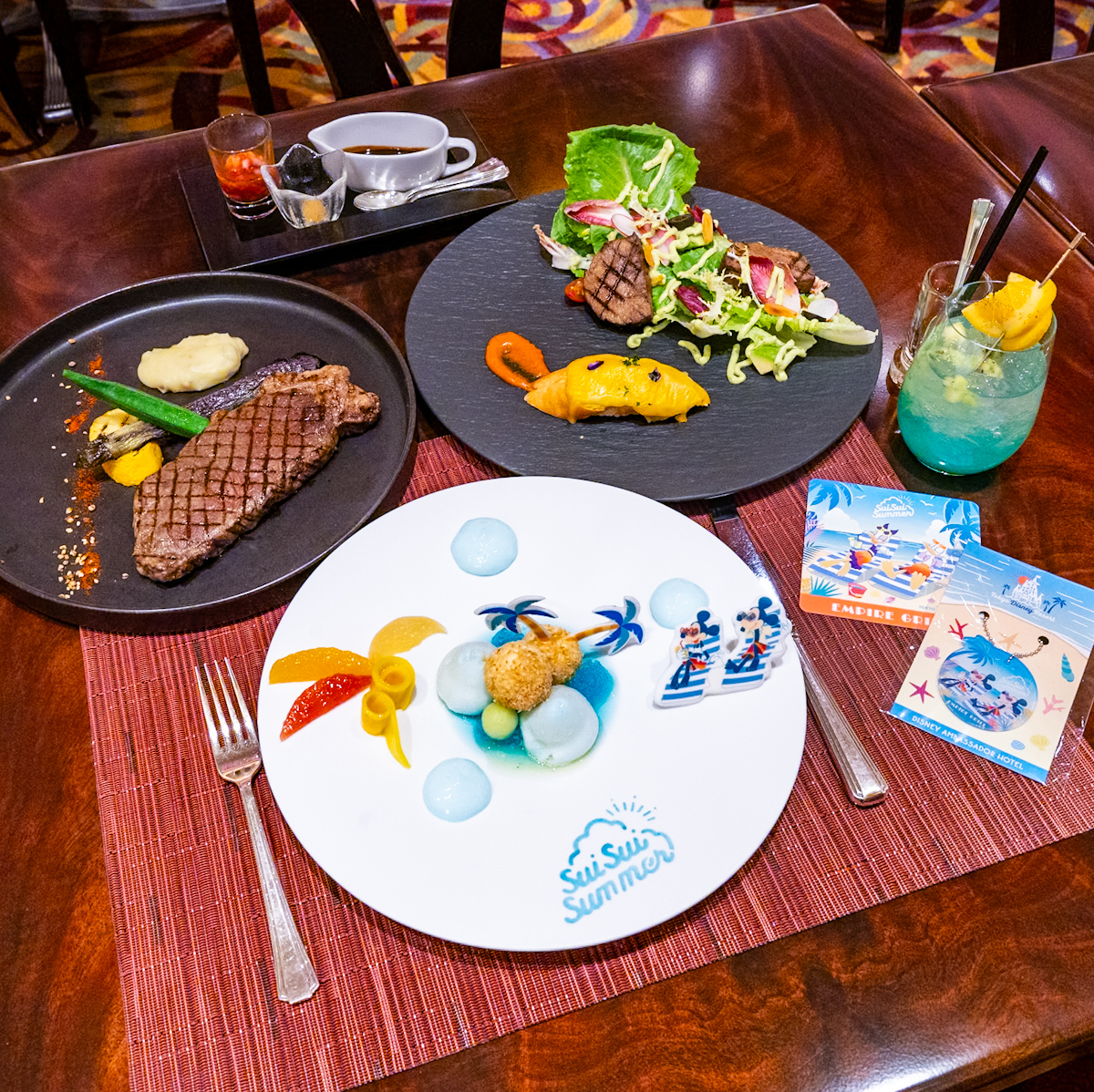 ランチとディナーはチャーム付き！ディズニーアンバサダーホテル 