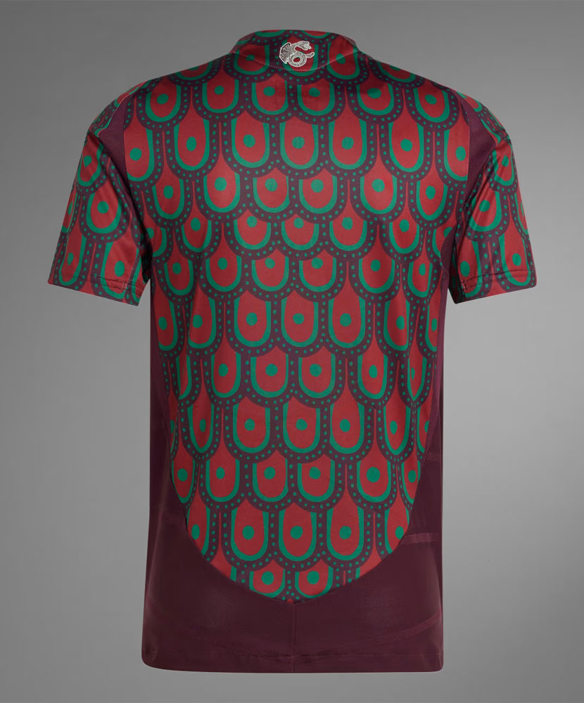 今回も強烈！メキシコ代表、「鷲の羽」デザインの新ユニフォーム発表