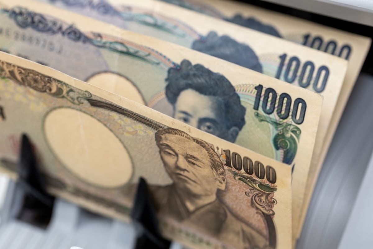 「告発文です」「助けてください」文字が書かれた紙幣の対処法