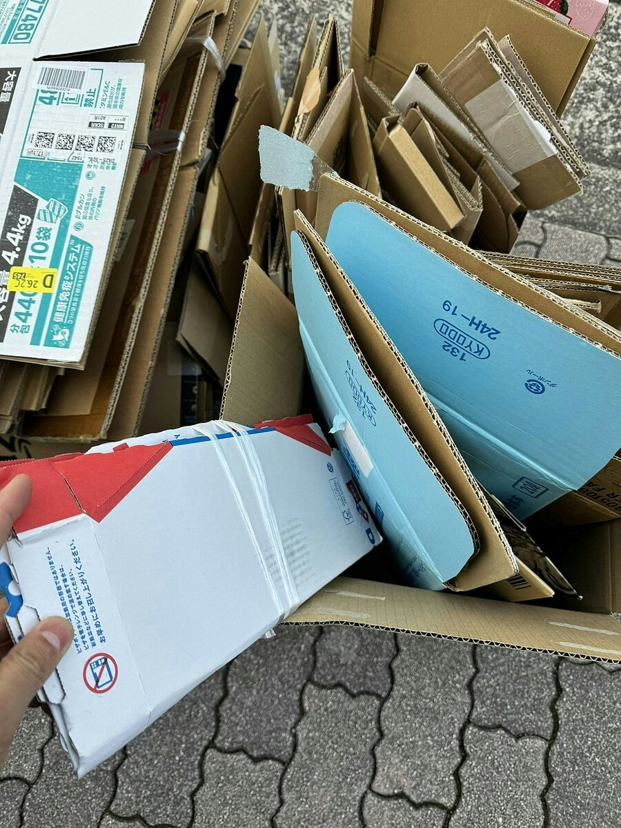 ピザの箱は可燃ごみ？古紙？→ゴミ情報を発信する芸人の答えに「知らなかった」「小さくする方法助かる」【ママリ】