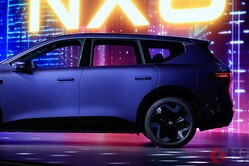  ��������������ưSUV��NX8�פ�ͽ����դ򳫻� 