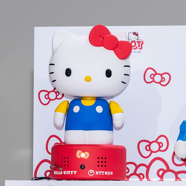 受付・検温・プレゼンなど6つの機能！HELLO KITTY ROBOT（ハローキティ