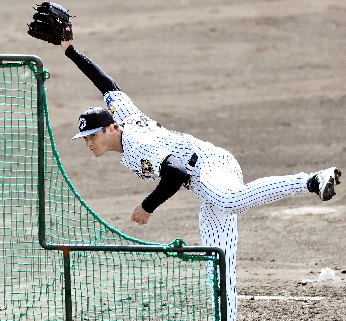 ライブBPで投げ込むルーカス(撮影・田中太一)