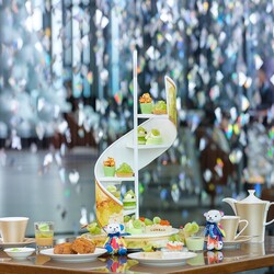 コンラッド大阪のシャインマスカット×キャラメル アフタヌーンティーを体験。地上200mの絶景と秋スイーツを満喫