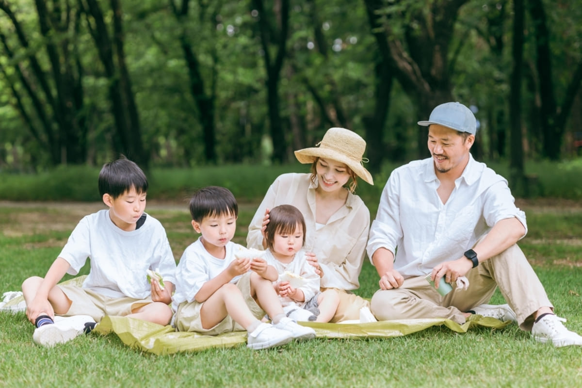 ���ؤȻҤɤ�3�ͤ�����ǯ���ϡ�400���ߡס���������Ķ���Ƥ���Τ��ԱĽ��������Ƥ������ɡ�18��̤���λҤɤ⤬����Сȼ������ɤ����¤����ä�������