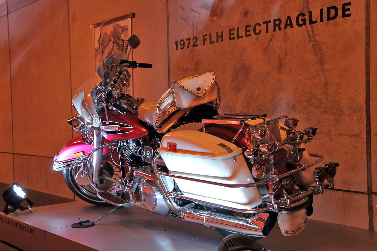 ハーレー　ショベルFLH バットウイングカウル ハーレー ショベルFLH バットウイングカウル Amazon.co.jp: TCT