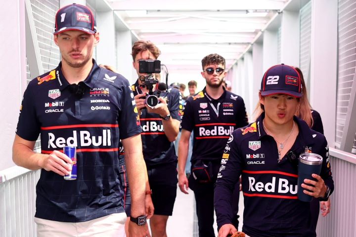 現役最強ドライバーが角田裕毅に持論「僕は賛成できなかった」