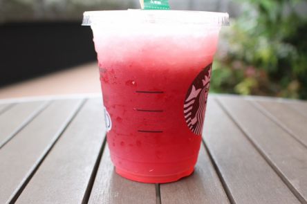 スタバ新作 実食レポート 夏ぴったり 3種のティー ピンク フローズン レモネード パッション ティー 他が 21年新登場 ライブドアニュース