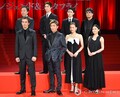 トークで会場を笑いに包んだ(前列左から)伊藤英明、木村拓哉、綾瀬はるか、中谷美紀(後列左から)音尾琢真、宮沢氷魚、市川染五郎、大友啓史監督 (C)ORICON NewS inc.