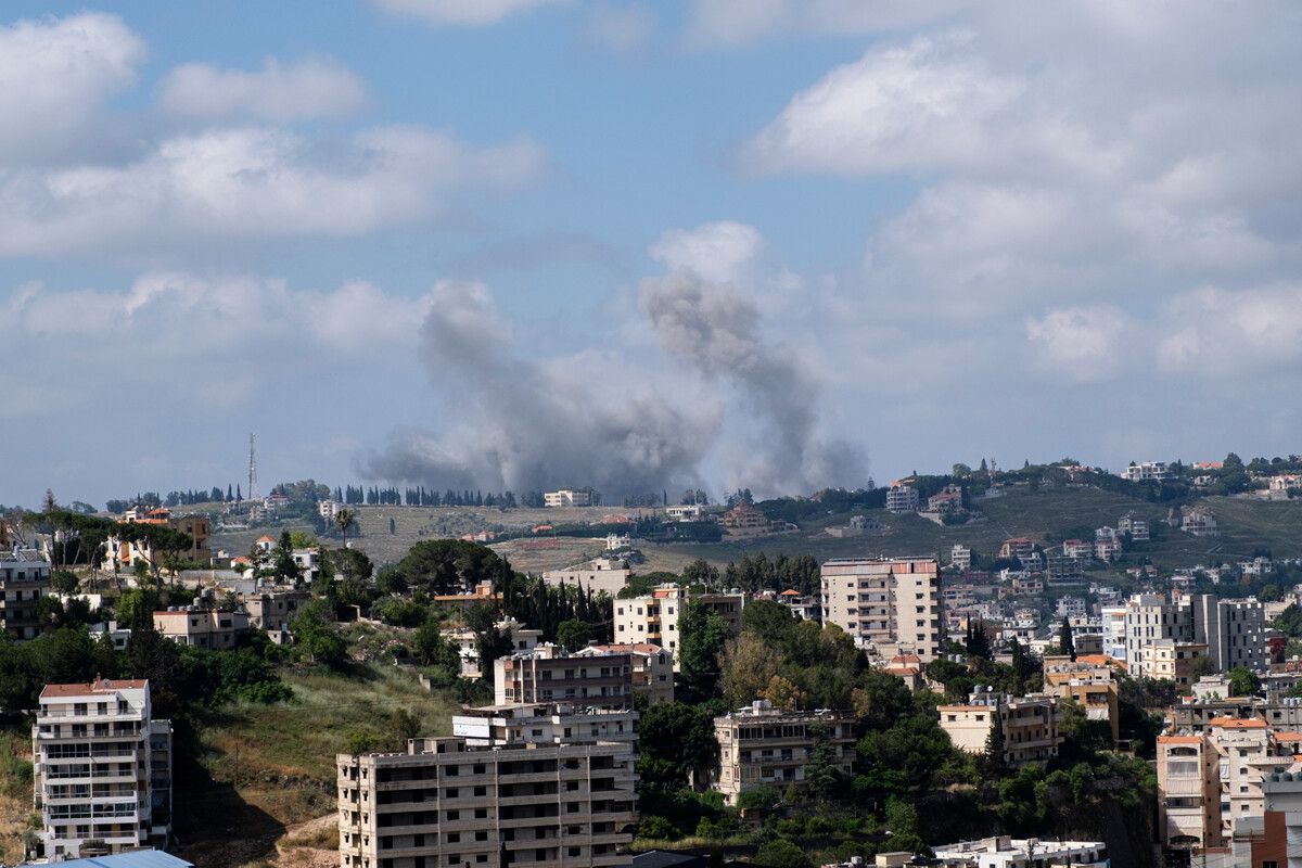 イスラエル軍によって爆撃されるナバティーエの中心部。この日は早朝から激しい攻撃が続いていた