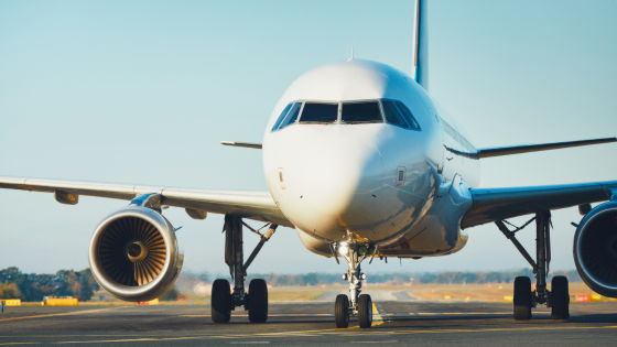 米の航空会社が1人客に割高な運賃を請求 グループ客より割高に